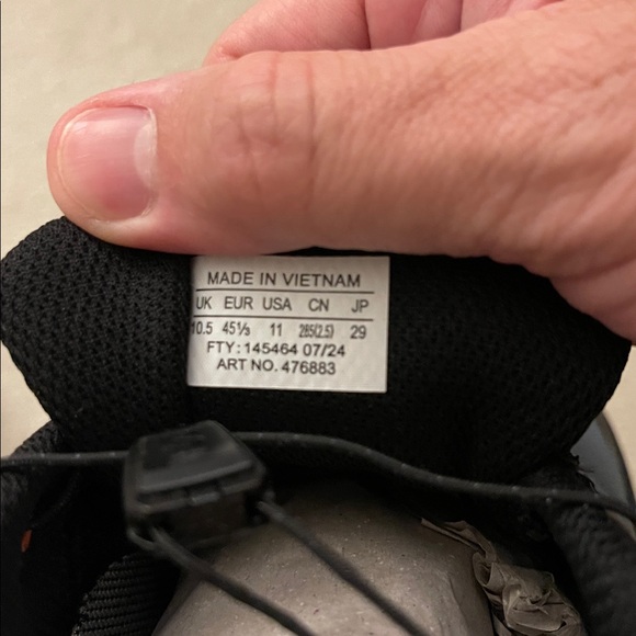 NWT Salomon Genesis GTX Sneakers - Picture 9 of 10